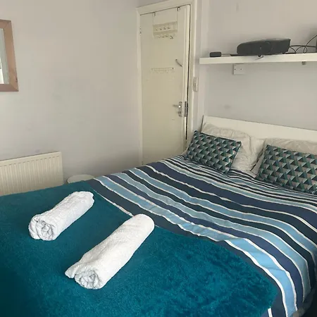 Guest house Self-contained En-suite Very Close To Wembley Stadium