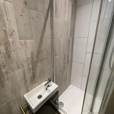 Guest house Letzi Private En-suite Near Wembley