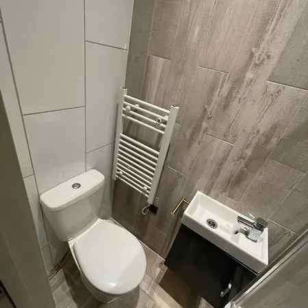 Guest house Letzi Private En-suite Near Wembley *