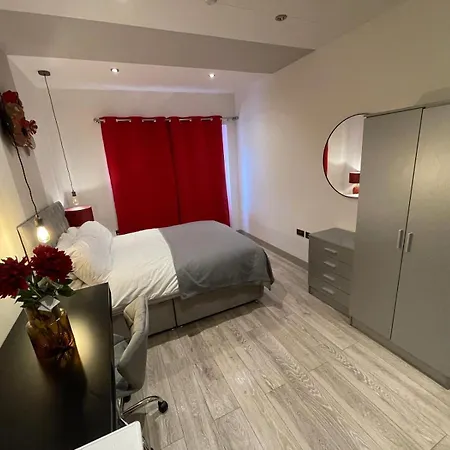 Letzi Private En-suite Near Wembley London