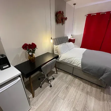 Guest house Letzi Private En-suite Near Wembley *