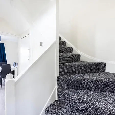 Apartment Garland Modern Close To Station 3 Bedroom