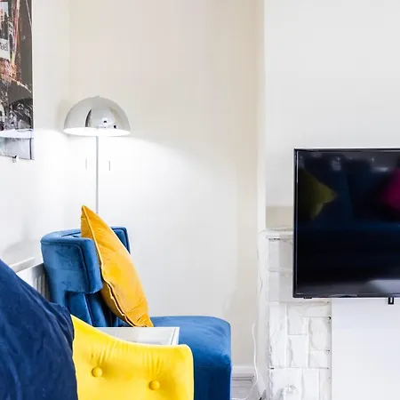 Garland Modern Close To Station 3 Bedroom Apartment London