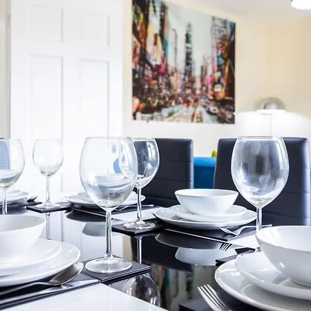 Apartment Garland Modern Close To Station 3 Bedroom *