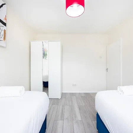 Apartment Garland Modern Close To Station 3 Bedroom *