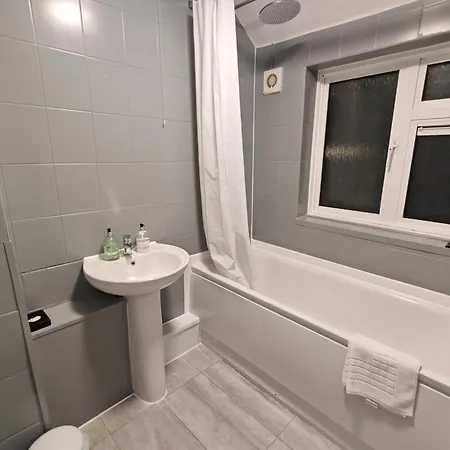 Apartment Garland Modern Close To Station 3 Bedroom London