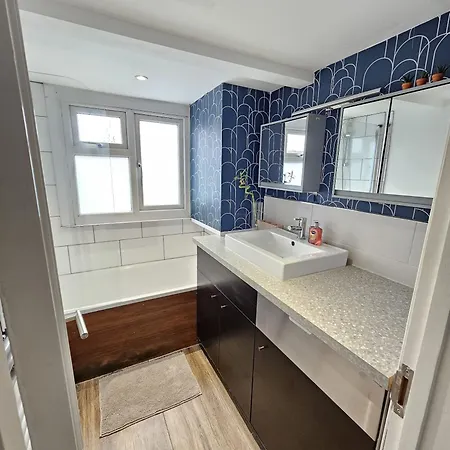 Stylish Floor Flat In The Heart Of Camden! London