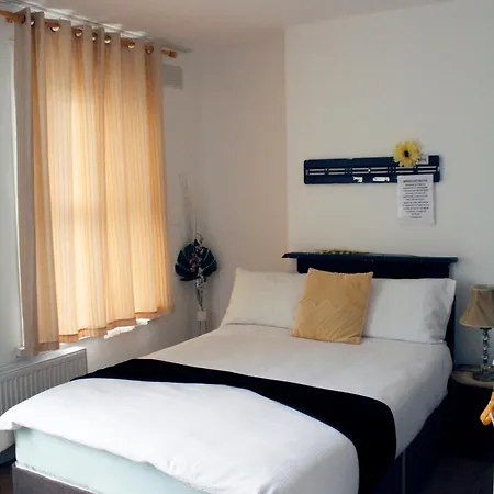 Holiday home Earlycheckin Spacious House W Parking In London