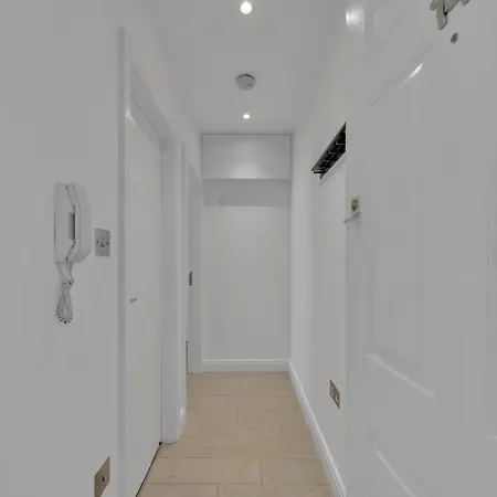Beaufort Gardens Apartment *