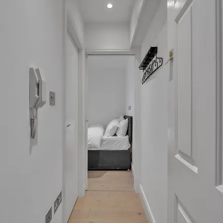 Apartment Beaufort Gardens London