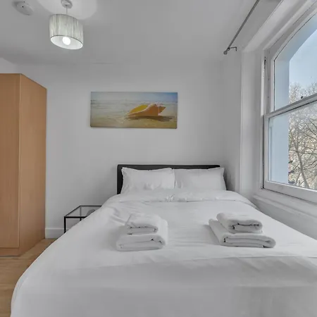 Apartment Beaufort Gardens London