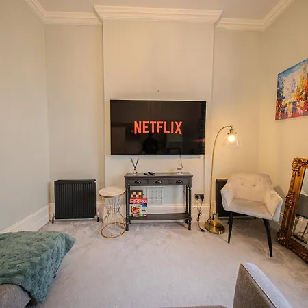 Chic Flat Near Buckingham Palace & Victoria Station Apartment London