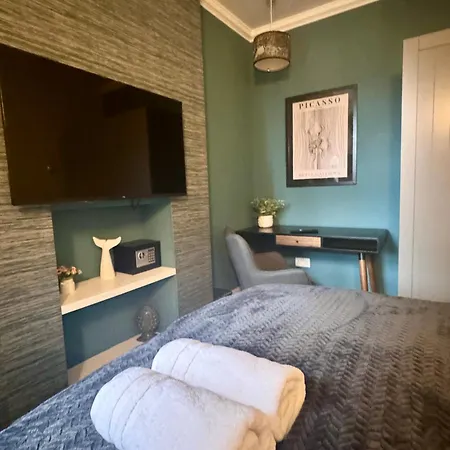 Apartment Crown Terrace London