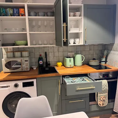 Apartment Crown Terrace London