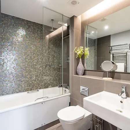 Modern, Stylishly Furnished Apartment, With Wrap Around Balcony In Notting Hill * London
