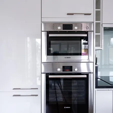 Apartment Modern, Stylishly Furnished Apartment, With Wrap Around Balcony In Notting Hill London