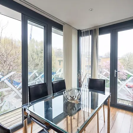 Modern, Stylishly Furnished Apartment, With Wrap Around Balcony In Notting Hill