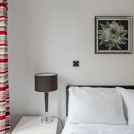 Modern, Stylishly Furnished Apartment, With Wrap Around Balcony In Notting Hill London