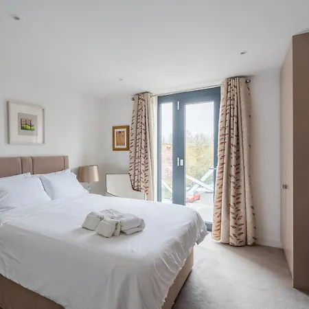 Modern, Stylishly Furnished Apartment, With Wrap Around Balcony In Notting Hill Apartment London