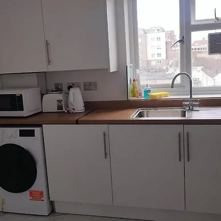 Newly Refurbished Flat By Euston Apartment