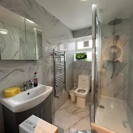 Newly Refurbished Flat By Euston Apartment *