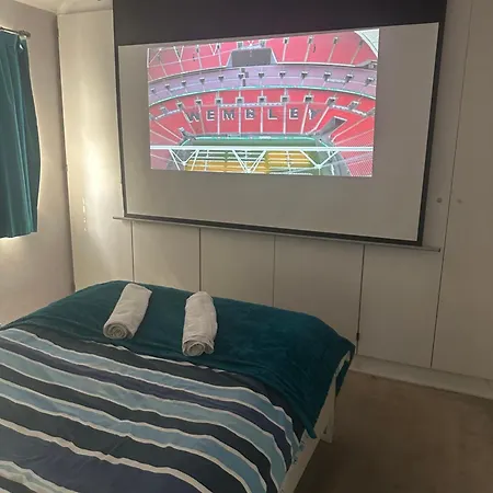 Alloggio in famiglia Private Cinema Minutes From Wembley Stadium *