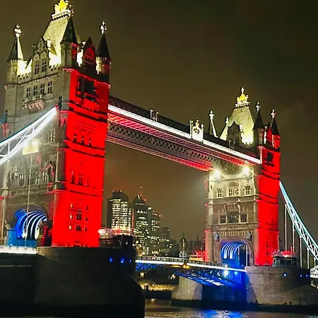 Tower Bridge Shad Thames Chiq Gated Parking *