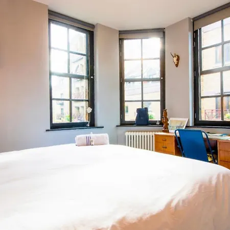 Tower Bridge Shad Thames Chiq Gated Parking * London
