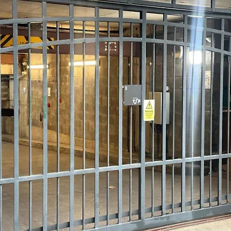 Tower Bridge Shad Thames Chiq Gated Parking *