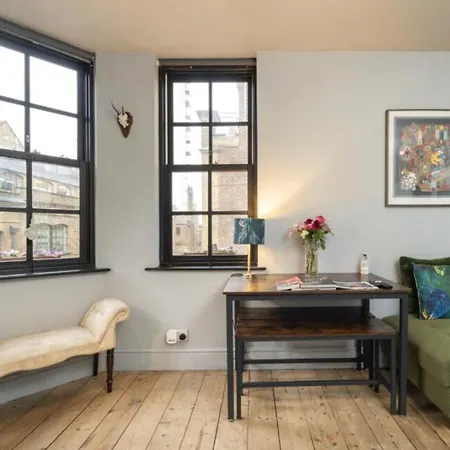 Tower Bridge Shad Thames Chiq Gated Parking * London