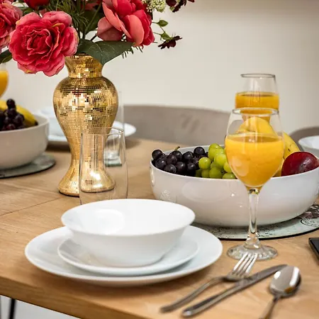 3-bdr Stunning Lux Parking Holiday home London