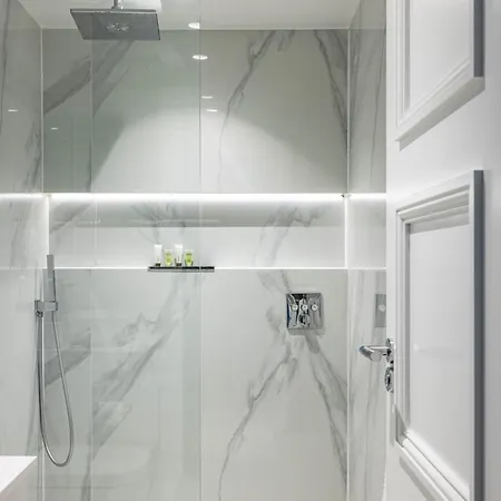 3-bdr Stunning Lux Parking * London