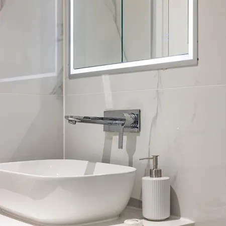 3-bdr Stunning Lux Parking Holiday home