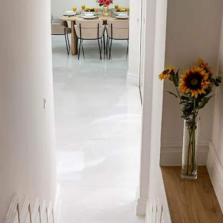 3-bdr Stunning Lux Parking Holiday home London