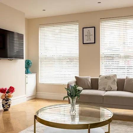 3-bdr Stunning Lux Parking London