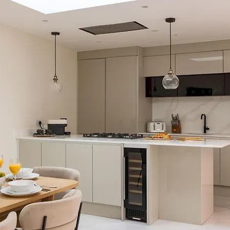 Holiday home 3-bdr Stunning Lux Parking *