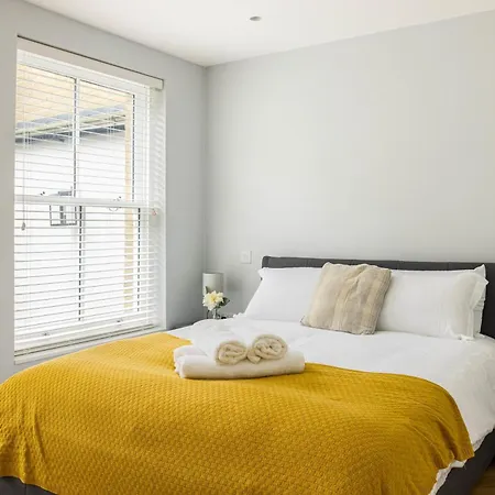 3-bdr Stunning Lux Parking *
