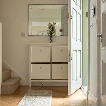 3-bdr Stunning Lux Parking London