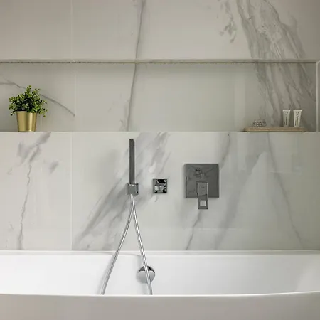 3-bdr Stunning Lux Parking Holiday home London