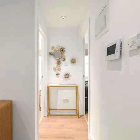 Battersea Park & Power Station, Embassy Newly Renovated Elegant 2bed Apartment London