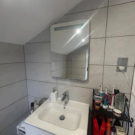 Contractor Sleeps 5 And 5 Mins From Station Holiday home *