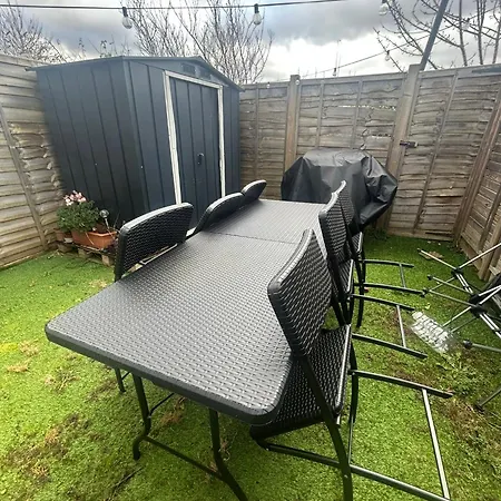 Holiday home Contractor Sleeps 5 And 5 Mins From Station