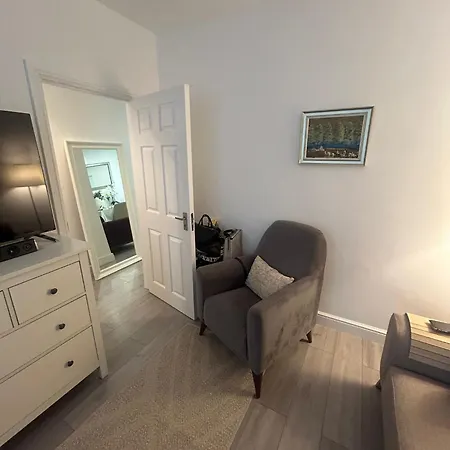 Holiday home Contractor Sleeps 5 And 5 Mins From Station Twickenham