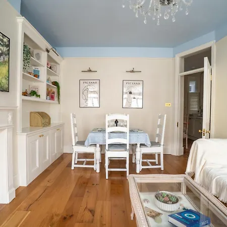 The Plush Putney Retreat London