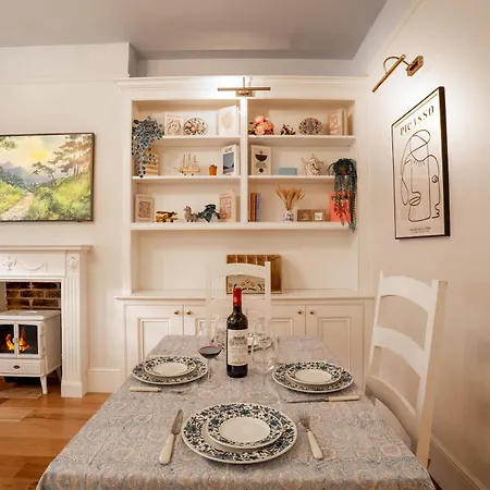 The Plush Putney Retreat London