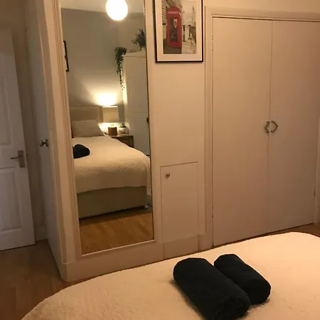 Apartment Zone 2, Private, Cosy Near Canary Wharf *