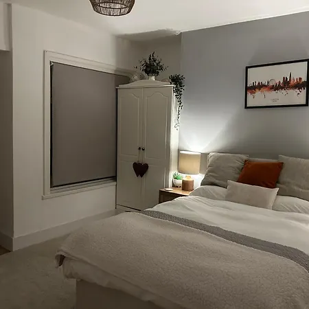 Zone 2, Private, Cosy Near Canary Wharf *