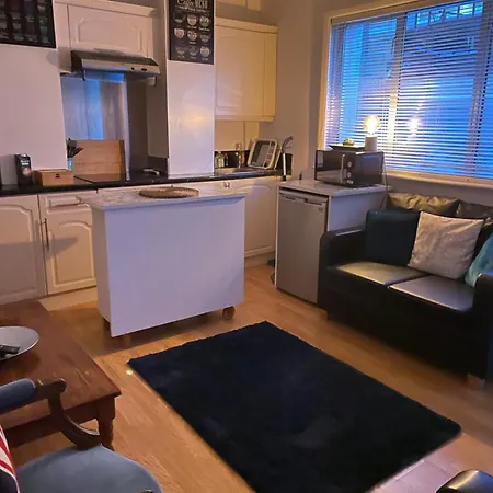 Zone 2, Private, Cosy Near Canary Wharf Apartment