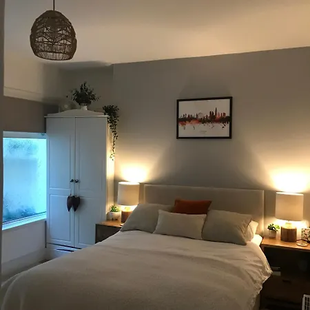 Zone 2, Private, Cosy Near Canary Wharf *