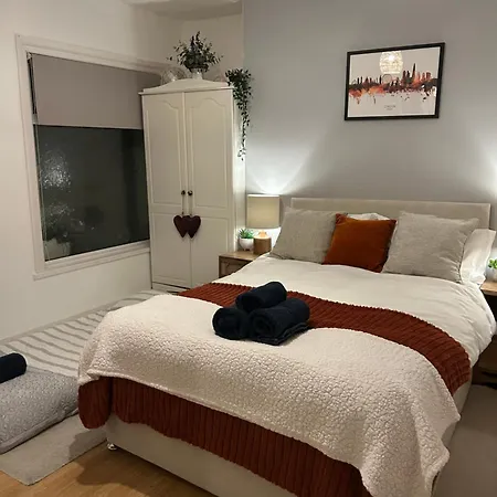 Zone 2, Private, Cosy Near Canary Wharf London